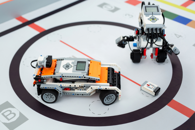 Progetto-Quartieri-Educanti-Fenice-Junior-Academy-news-laboratorio-robotica-kit-didattici